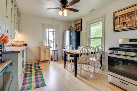 Cozy Elkhart Lake Apartment Walk to Town and Dining Apartment in Elkhart Lake