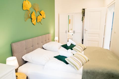 Bed, Bedroom, wardrobe