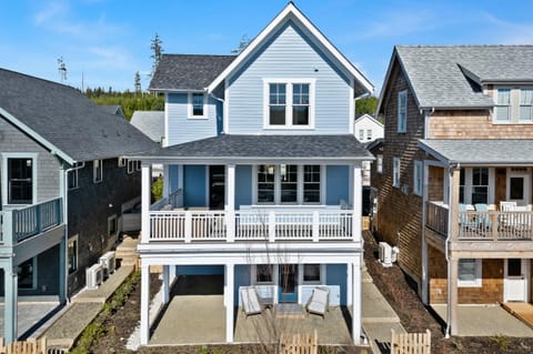 Property building, Day, View (from property/room), Balcony/Terrace
