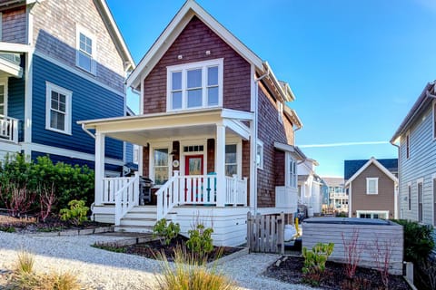 Property building, Spring, Day, Neighbourhood