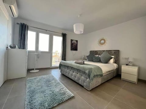 Old town luxury with mountain views Apartment in Xàbia