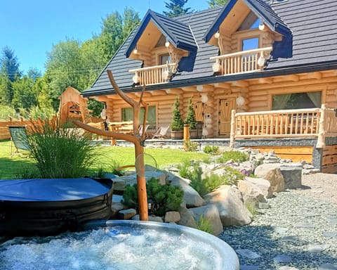 Property building, Patio, Spring, Day, Natural landscape, Summer, Garden, Hot Tub, Massage, View (from property/room), Balcony/Terrace, Spa and wellness centre/facilities, Garden view