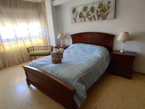 Photo of the whole room, Bedroom