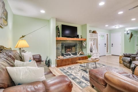 Cotter Home with Deck about 1 Mi to Big Spring Park! House in Cotter