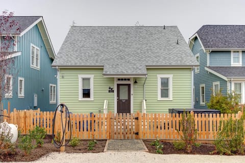 Property building, Day, Neighbourhood, Hot Tub, Street view