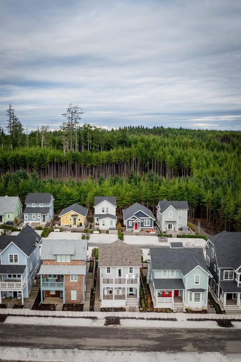 Property building, Day, Neighbourhood, Natural landscape, Bird's eye view