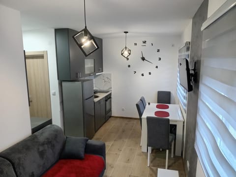 Kitchen or kitchenette, Seating area, Dining area