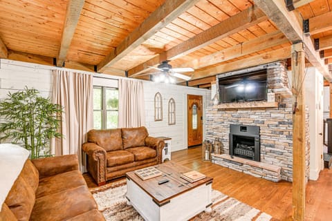 Peaceful Mt Juliet Cabin with Patio and Fire Pit Cabin in Mount Juliet