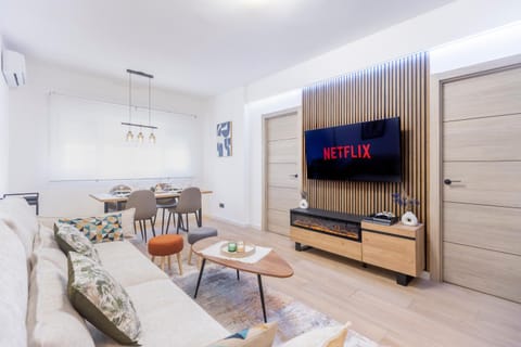Communal lounge/ TV room, TV and multimedia, Living room