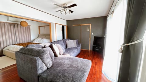 Bed, TV and multimedia, Living room, Photo of the whole room, Bedroom