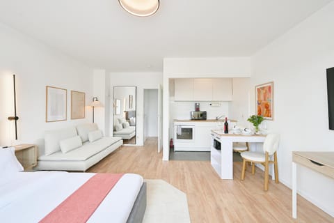 Bed, Kitchen or kitchenette, Living room, Photo of the whole room, Seating area, Dining area, oven, stove