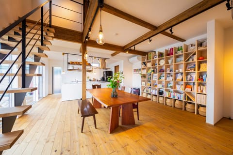 Library, Living room, Seating area