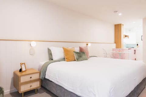 Bed, Kitchen or kitchenette, Bedroom, kitchen, kitchen