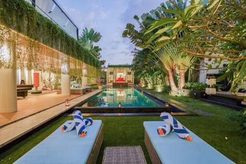 Swimming pool
