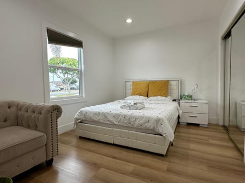 Elegant Living Private Room in Modern Home 9 Vacation rental in Compton