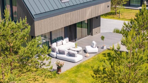 Day, Natural landscape, Garden, Seating area, Garden view