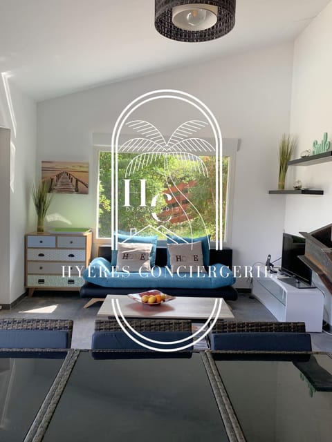 Villa Mont des Oiseaux Piscine Chauffée Clim Vue Mer By HC Villa in Hyères