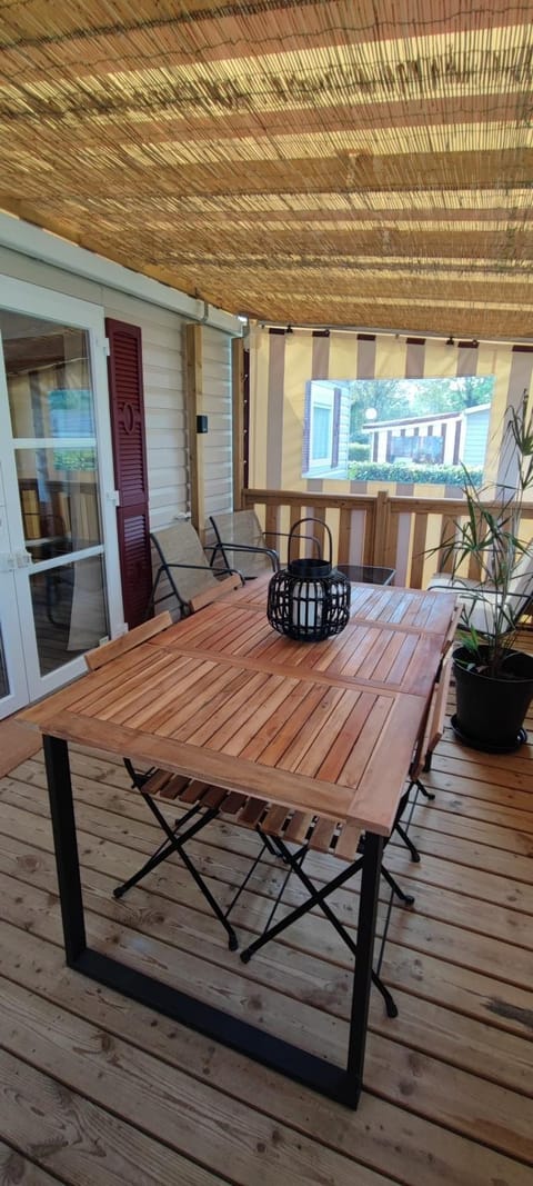 Mobil-home 6 couchages Campground/
RV Resort in Pont-Aven