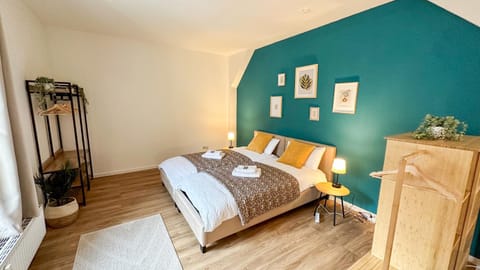 Bed, Photo of the whole room, Bedroom