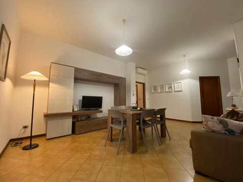 Communal lounge/ TV room, TV and multimedia, Living room, Seating area, Evening entertainment
