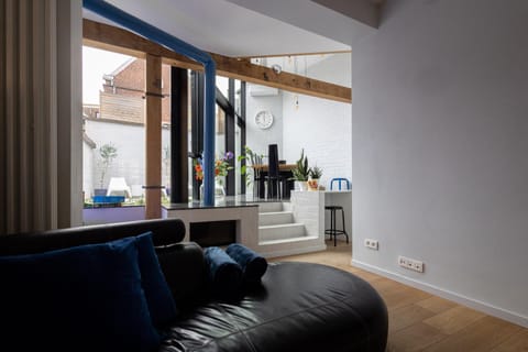 Living room, Seating area, Dining area, internet