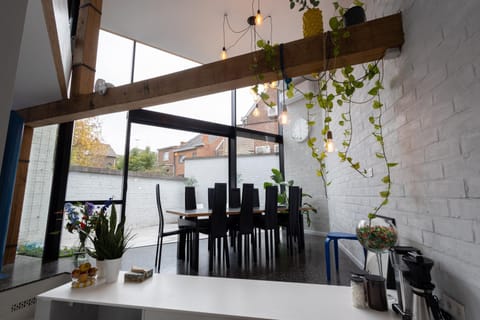 Coffee/tea facilities, Kitchen or kitchenette, Dining area