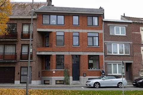 Property building, Day, Neighbourhood, Street view, Location, Parking