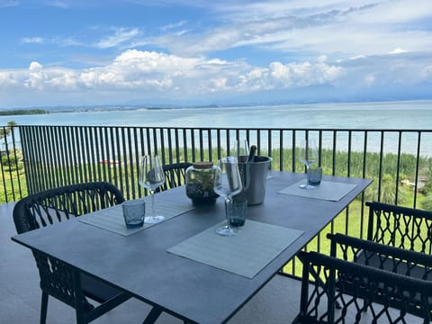 Balcony/Terrace, Balcony/Terrace, Lake view