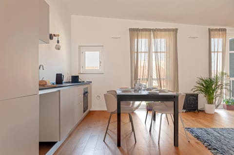 Dining area, kitchen
