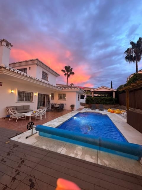 Property building, Balcony/Terrace, Swimming pool