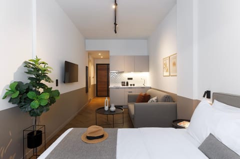 Bed, Kitchen or kitchenette, Seating area, Bedroom