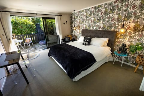 Morepork Gully lovely self-contained 11am checkout Apartment in Hamilton
