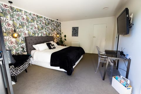 Morepork Gully lovely self-contained 11am checkout Apartment in Hamilton