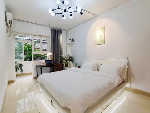 Bed, Photo of the whole room, Bedroom, air conditioner