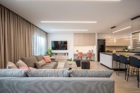 Communal lounge/ TV room, TV and multimedia, Living room, Seating area