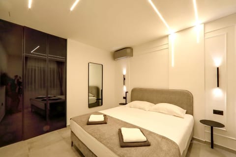 Bed, Photo of the whole room, Bedroom, towels, wardrobe