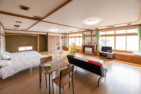 Bed, Living room, Photo of the whole room, Bedroom