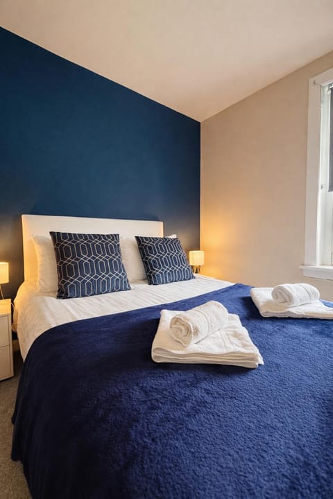 Register House Family or Contractor 4bed with Garden Driveway House in Bellshill