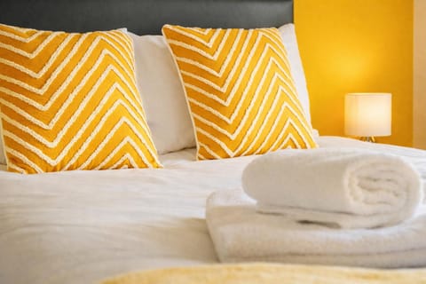 Register House Family or Contractor 4bed with Garden Driveway House in Bellshill