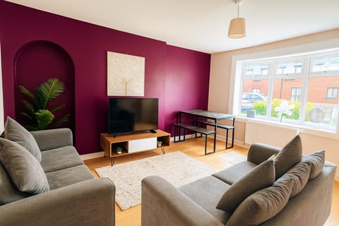 Register House Family or Contractor 4bed with Garden Driveway House in Bellshill