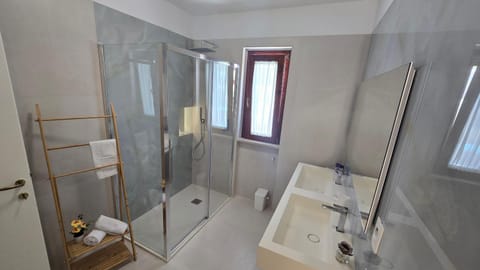 Shower, Bathroom, towels