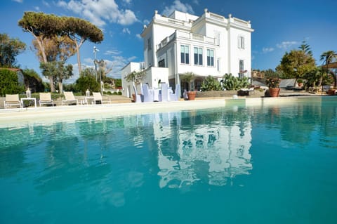 Property building, Natural landscape, Pool view, Sea view, Swimming pool, Swimming pool, Open Air Bath