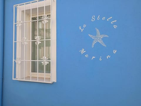 Decorative detail, Text overlay