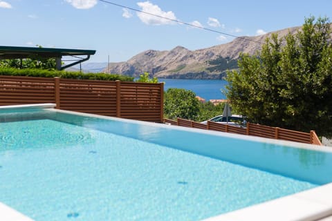 Mountain view, Pool view, Swimming pool