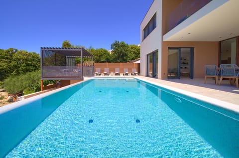 Day, Swimming pool, sunbed