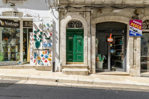 Property building, Facade/entrance, Off site