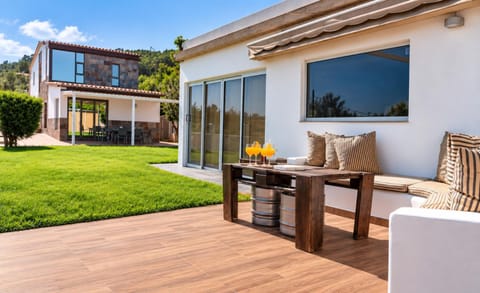 Property building, Garden, View (from property/room), Garden view