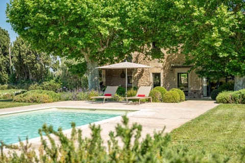 Property building, Garden, Pool view, Swimming pool, sunbed