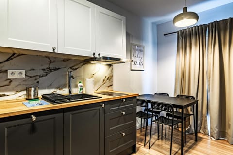 Communal lounge/ TV room, Kitchen or kitchenette, Living room