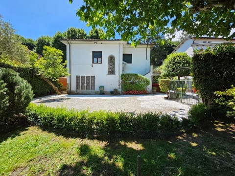 Property building, Garden, Garden view